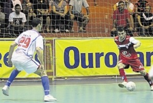 Murilo (D) fez um dos gols da Krona no jogo contra o São Caetano