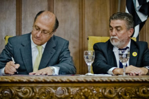 Alckmin sanciona lei que endurece combate ao trabalho escravo Alckmin sanciona lei que endurece combate ao trabalho escravo