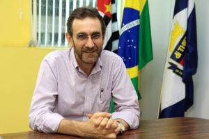 Secretário da Educação promete mais autonomia às escolas de São Caetano Secretário da Educação promete mais autonomia às escolas de São Caetano