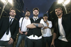 Composta por Biel (voz), Fê Chirotto (guitarra), Renê Castro (bateria), Samuka (baixo) e Silvinho (violão e percussão), a banda lança seu álbum de estréia nessa sexta-feira