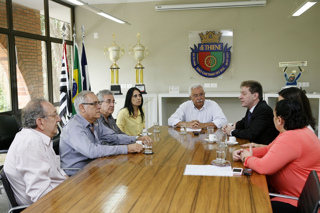 Salgado participa de reunião no gabinete do prefeito