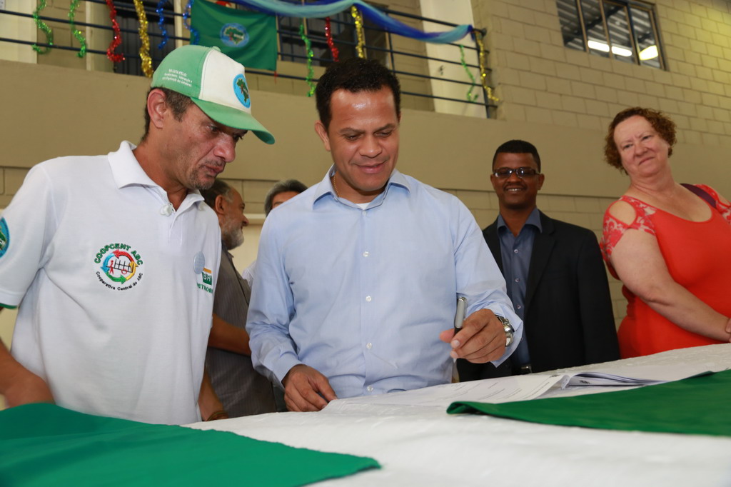 Mauá firma contrato com Coopercata para ampliar a reciclagem de materiais Mauá firma contrato com Coopercata para ampliar a reciclagem de materiais