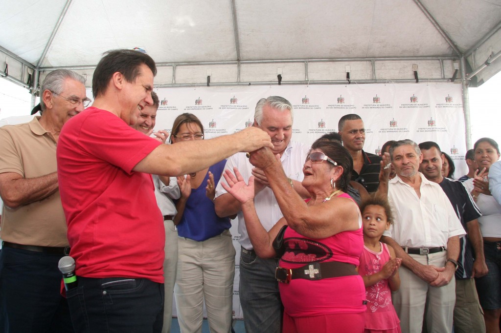 Luiz Marinho entrega mais 56 apartamentos no Parque São Bernardo Luiz Marinho entrega mais 56 apartamentos no Parque São Bernardo