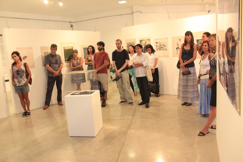 Psicólogos, pedagogos e arte-educadores do Instituto Olga Kos ouvem atentamente as instruções de Granato (Antonio Reginaldo Canhoni/FPM)