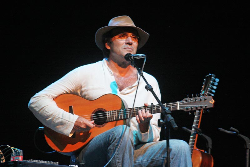 O cantor apresentará músicas inéditas e sucessos já consagrados pelo público em seus mais de 30 anos de carreira (Foto: Helber Aggio)