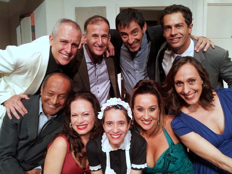Elenco atual da peça, que já teve mais de 100 atores durante os 28 anos em cartaz (Foto: Divulgação)