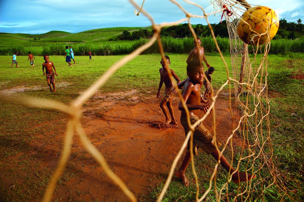 Futebol de várzea é tema de exposição no Teatro Lauro Gomes