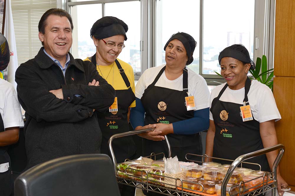 A rede vai comercializar diretamente aos funcionários públicos salgados, doces e sucos. (Foto: Valmir Franzoi)
