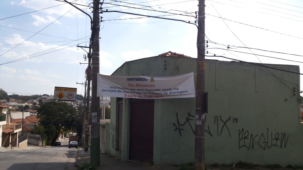 Semasa implanta galeria de águas pluviais na V. Marina