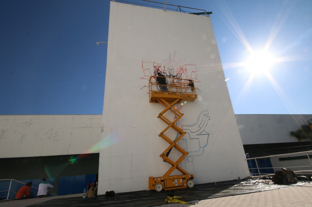 Começa grafite em painel de 15 metros na Sabina Escola Parque