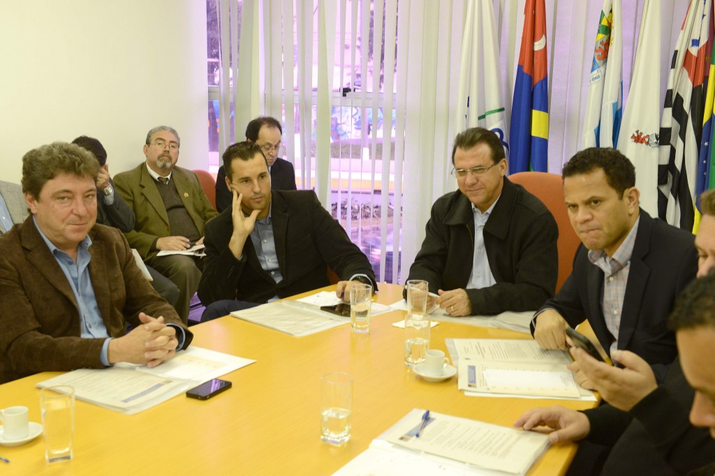 Reforçar segurança nas divisas é foco de encontro entre prefeitos e PM Reforçar segurança nas divisas é foco de encontro entre prefeitos e PM