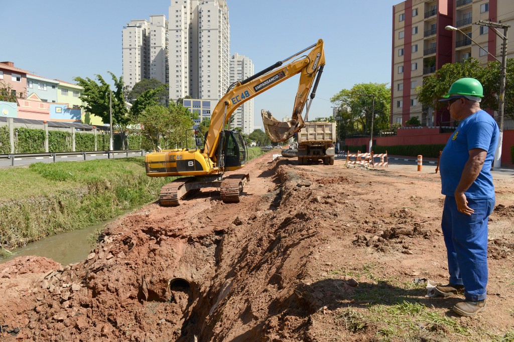 São Bernardo inicia obras de canalização do córrego Saracantan