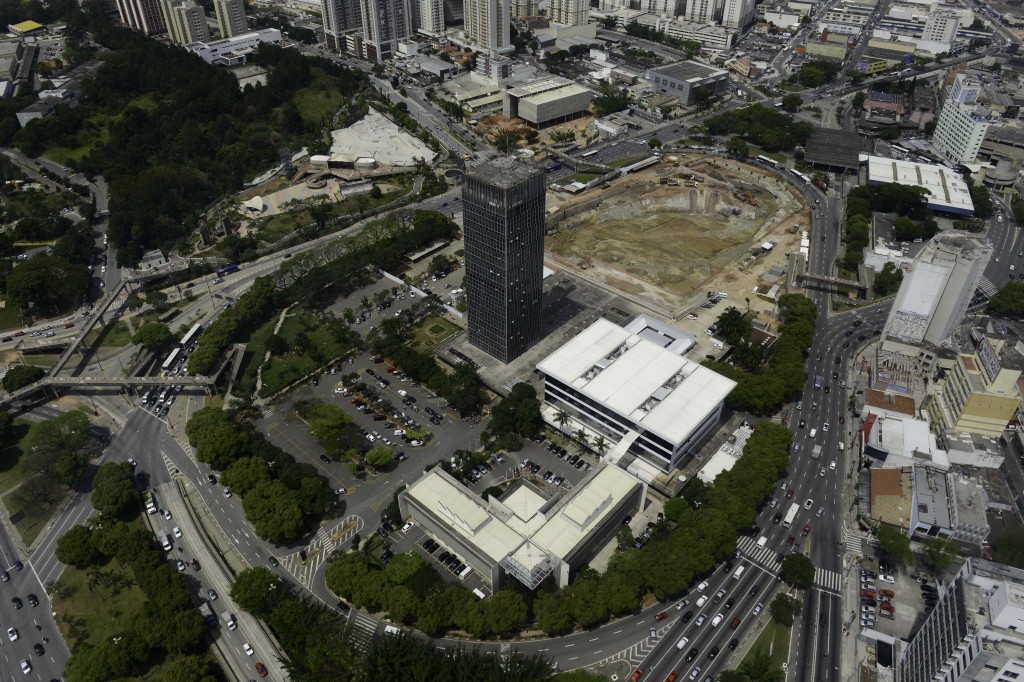 Paredes de contenção do piscinão no Paço Municipal de SBC estão concluídas Paredes de contenção do piscinão no Paço Municipal de SBC estão concluídas