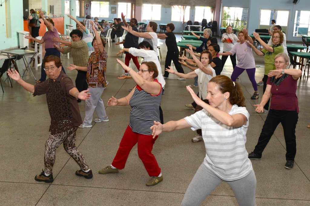 Idosos de São Bernardo atestam bem-estar com aulas de tai chi chuan