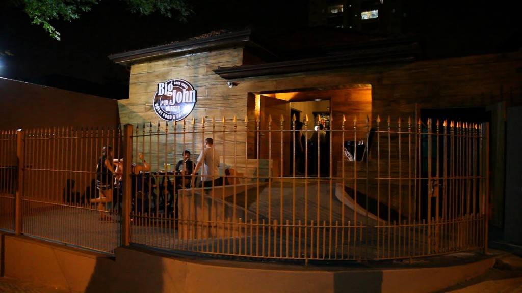 Big John Pub & Bar inaugura