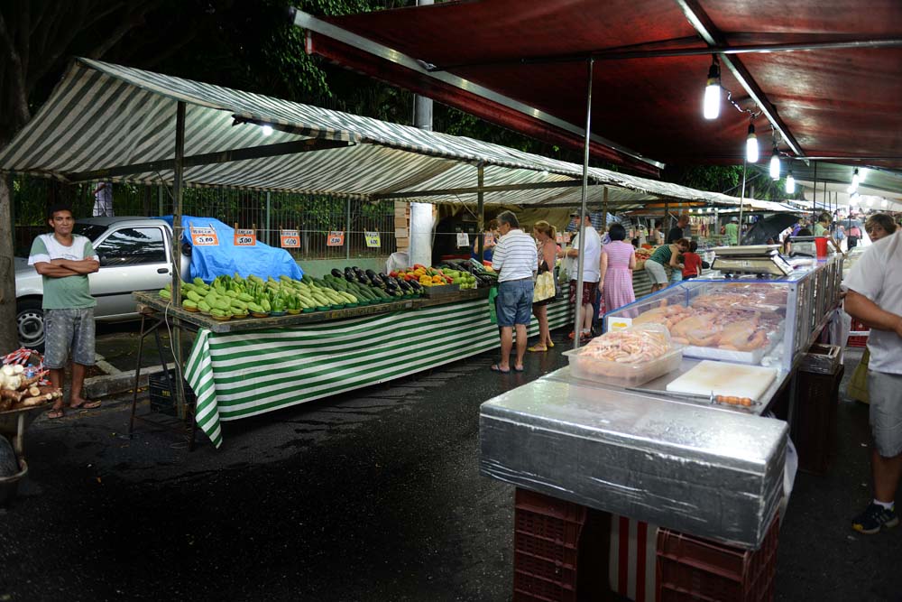 Praça de alimentação vira point em feira noturna de São Bernardo (Foto: Valmir Franzoi)