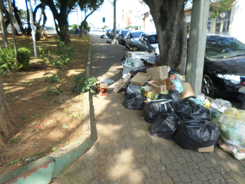 Prefeito, pra quê taxa de lixo em SCS?