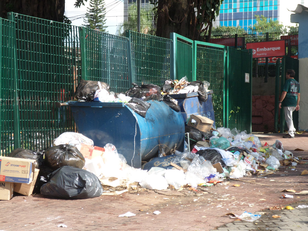 Prefeito, pra quê taxa de lixo em SCS?