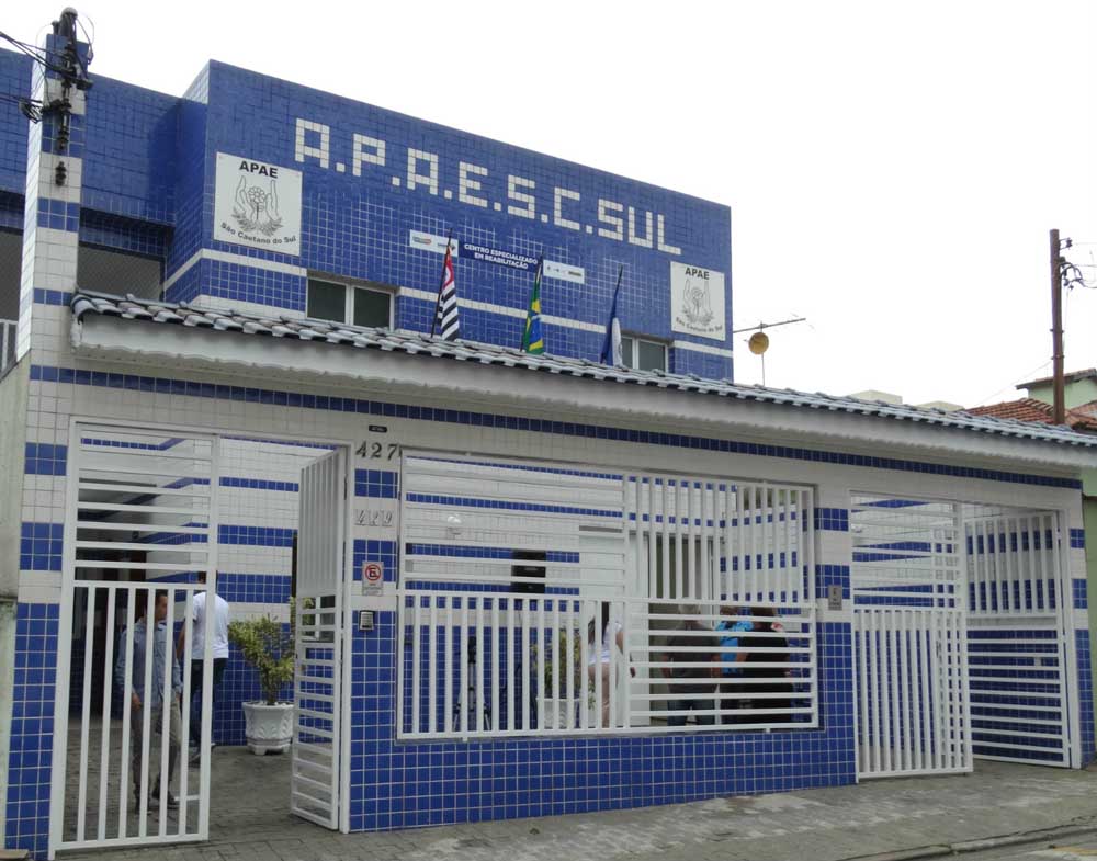 Edifício reformado para abrigar o CER II na Alameda Araguaia, 429 - B. Santa Maria