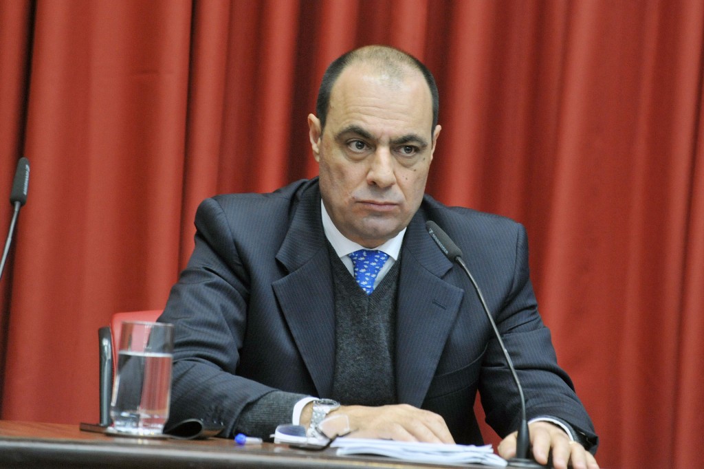 Ex-prefeito Auricchio não deve contar com mais votos da Câmara