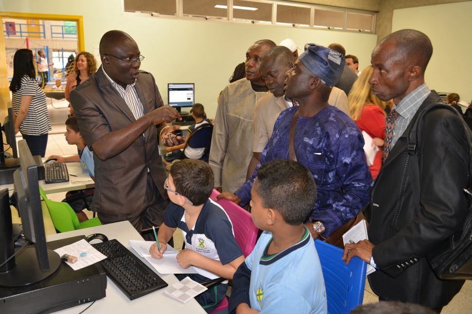 Visita da delegação despertou interesse das crianças sobre o país africano