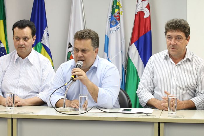 Ministro Gilberto Kassab, prefeitos Gabriel Maranhão e Carlos Grana