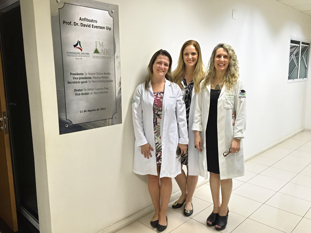 Psicopedagoga Carina Zaneli, a coordenadora Alessandra Wajnsztejn e a psicóloga Elizabeth Sanchez.