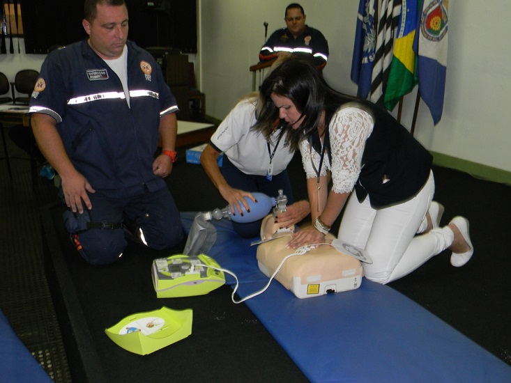 Funcionários da APAE de São Caetano recebem treinamento do SAMU 