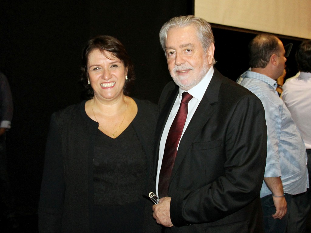 Maria Aparecida Batistel Damaia e Marco Antonio S. Silva Maria Aparecida Batistel Damaia e Marco Antonio S. Silva