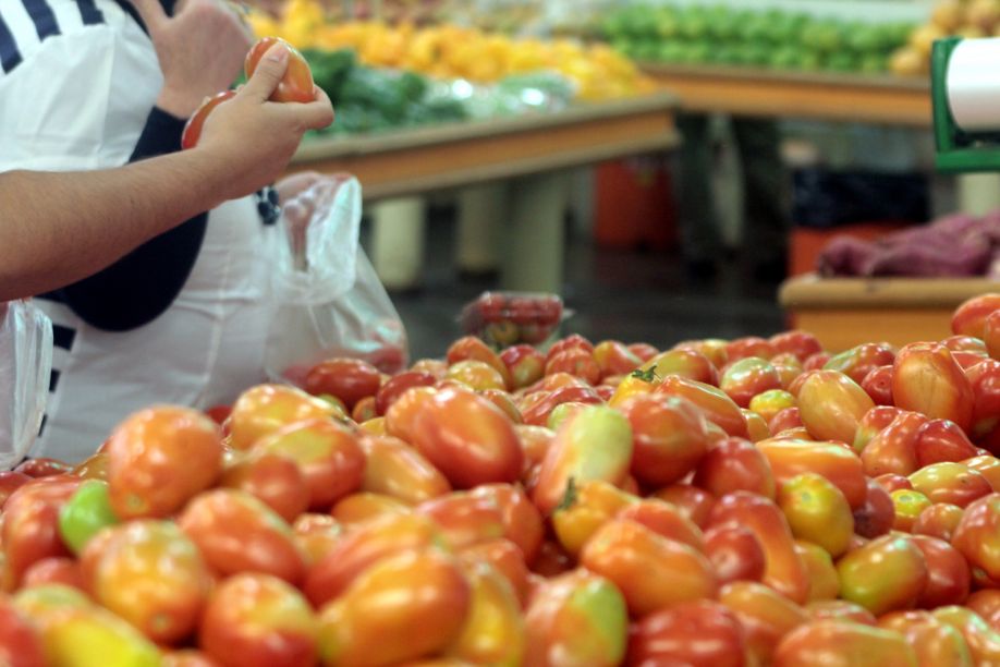 No fechamento mensal do preço em janeiro, quilo do tomate foi o item que mais subiu, 35,39%