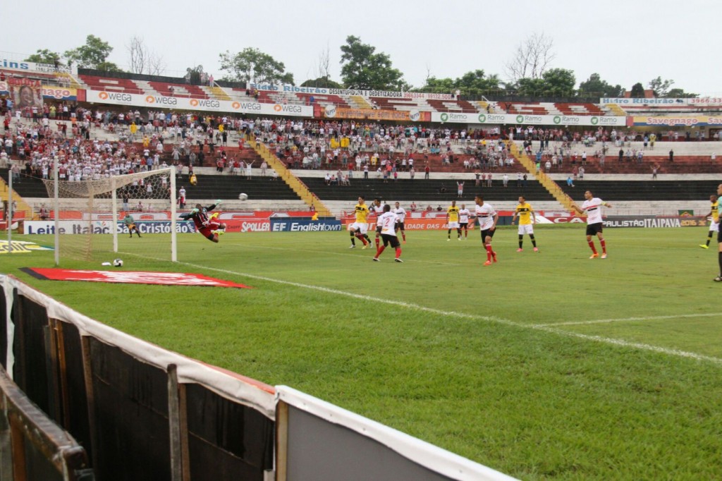 Bernô consegue empate fora de casa e segue invicto no Paulistão