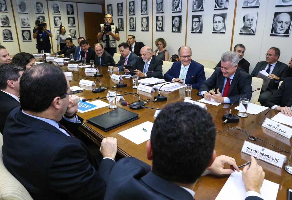 Governadores reunidos para elaborar melhor proposta para a economia dos Estados Governadores reunidos para elaborar melhor proposta para a economia dos Estados