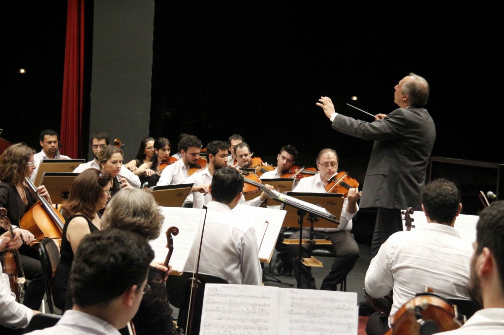 O maestro Abel Rocha regerá a Orquestra na abertura da Temporada 2016 O maestro Abel Rocha regerá a Orquestra na abertura da Temporada 2016