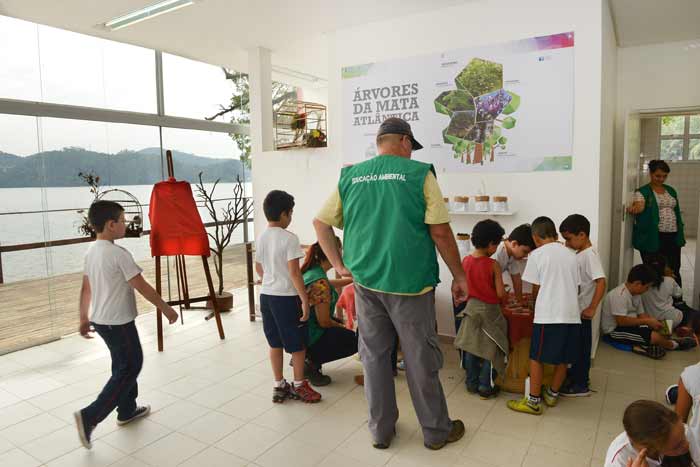 Alunos de escola do município, participaram da inauguração do centro ambiental Alunos de escola do município, participaram da inauguração do centro ambiental
