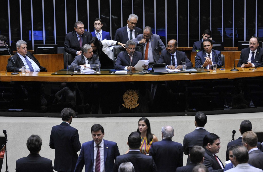 Câmara Federal muda ordem de chamada dos deputados na votação do impeachment Câmara Federal muda ordem de chamada dos deputados na votação do impeachment