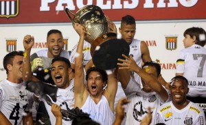 Jogadores Praianos comemorando o Título de Campeão Paulista de 2015 diante do Palmeiras. Será que vão repetir a festa???