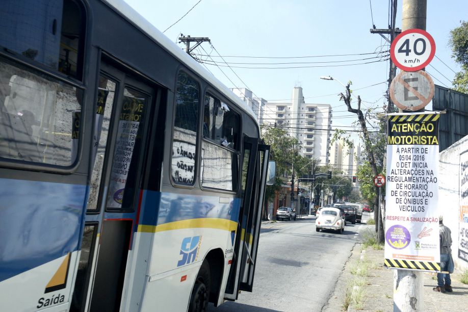 Prefeitura redesenha sinalização viária na Carijós e Coronel Seabra