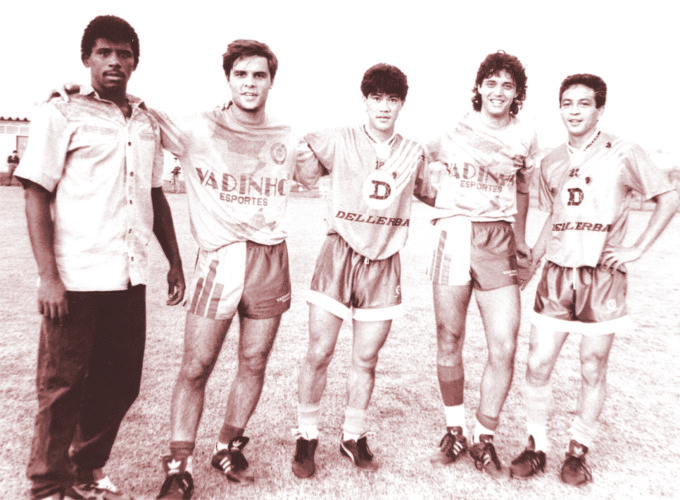 Início da AD São Caetano - Tião, Cacá, Guina, Taloni (autor do 1º gol do Azulão) e Paulinho Kobayashi (Foto: Acervo Altevir Anhê)